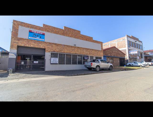 495M² FACTORY FOR SALE IN BOOYSENS